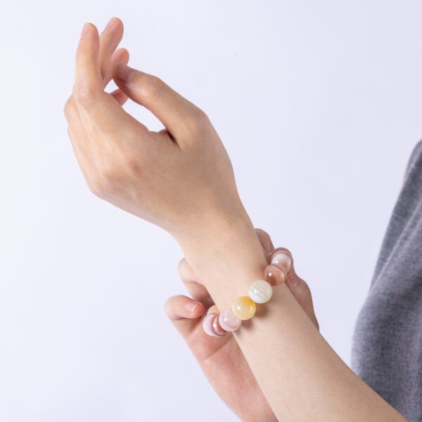 Banded Agate Bracelet – A natural stone bracelet featuring banded agate crystals, known for grounding energy and emotional stability.