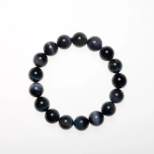 Fluorite Crystal Bracelet for Strategic Focus and Emotional Balance — a sleek, dark-toned design that enhances clarity, mental resilience, and emotional grounding.