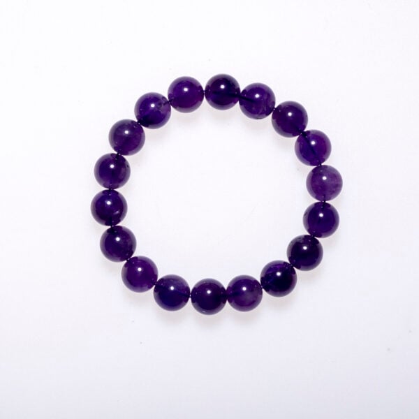 Top-down view of Uruguayan amethyst bracelet in circle shape